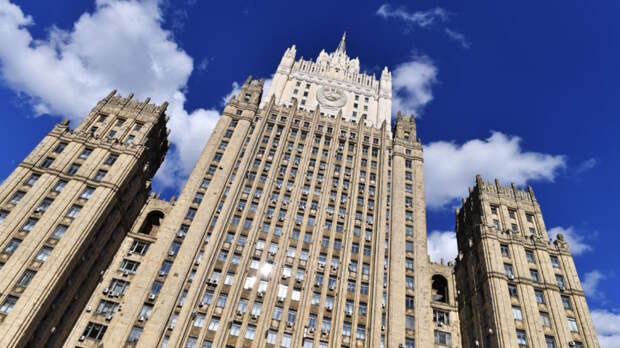 Путин и Си Цзиньпин подпишут солидный пакет документов, заявили в МИД РФ