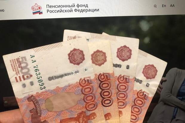 По 15 000 рублей поступят на карту: кому в понедельник придет новое пособие от ПФР