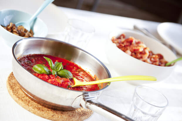 Томатный соус — отличное дополнение для многих блюд. /Фото: v.img.com.ua Томатный соус — отличное дополнение для многих блюд. /Фото: v.img.com.ua