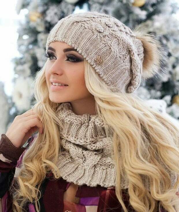 В шапке и шарфе из одного комплекта этой зимой ходить немодно
