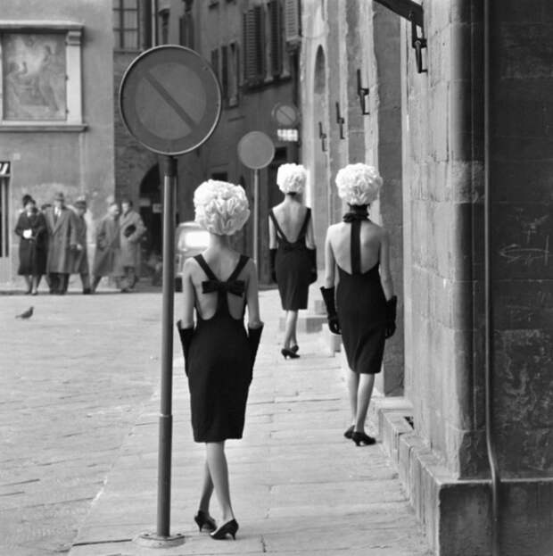 Три маленьких чёрных платья. Флоренция, 1961 год. Норман Паркинсон (Norman Parkinson) - мастер модной фотографии. Три маленьких чёрных платья. Флоренция, 1961 год. Норман Паркинсон (Norman Parkinson) - мастер модной фотографии.