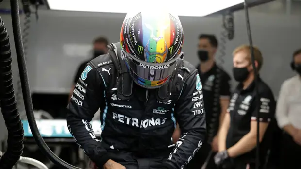 Хэмилтон стал лучшим в первой практике Гран-при Саудовской Аравии, Мазепин — 20-й