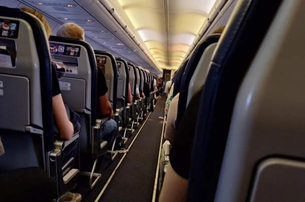 На Камчатке самолет вернулся в аэропорт вылета из-за трещины на стекле