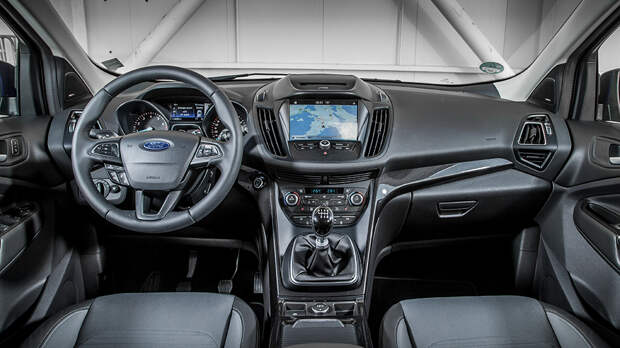 Самая дешевая версия Ford Kuga стоит 1,4 миллиона рублей. Фото 1