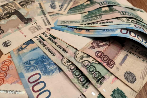 Жительница Новосибирска лишилась 100 тысяч рублей, положив их в банкомат