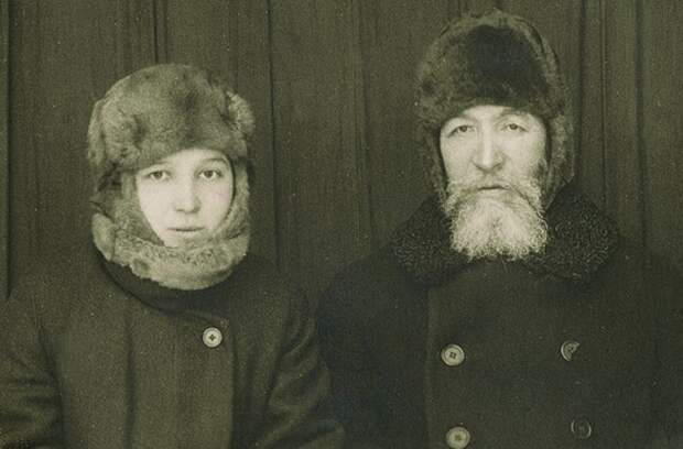 А.Д.Самарин с дочерью Лизой в якутской ссылке, 1926 год.