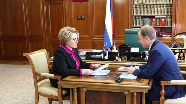 Виктор Томенко отчитался спикеру Совфеда о росте зарплат в Алтайском крае на 18,5%