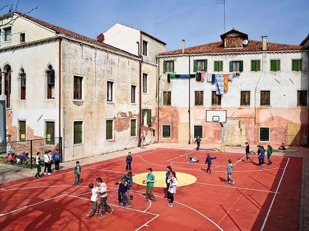 Ugo Foscolo Elementary School, Мурано, Венеция дети, игровые площадки, мир, путешествия, страны