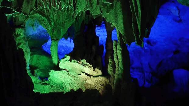 Пещера Жиюнь