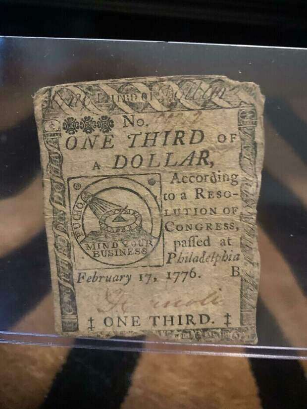 Счет на 1/3 доллара от 1776 года. Он на два месяца старше Соединенных Штатов Счет на 1/3 доллара от 1776 года. Он на два месяца старше Соединенных Штатов