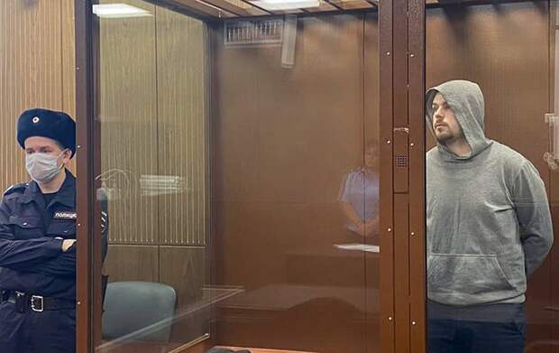 За брошенный файер – 5 лет колонии, а за воровство 26 миллионов рублей – 5 лет условно. Какой же у нас справедливый суд!