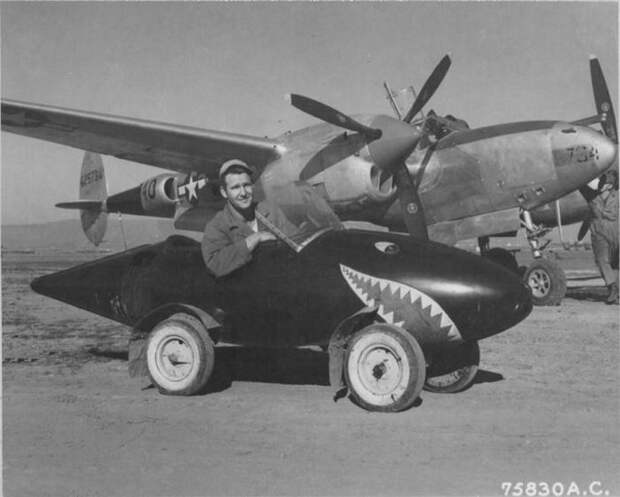 Авто из  сбитого P-38 Lightning.