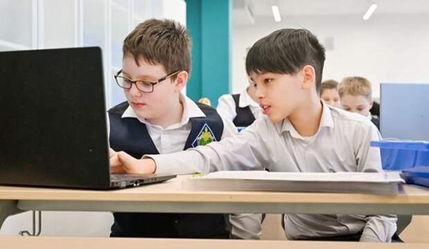 Собянин: Московские школьники научатся работать с технологиями ИИ