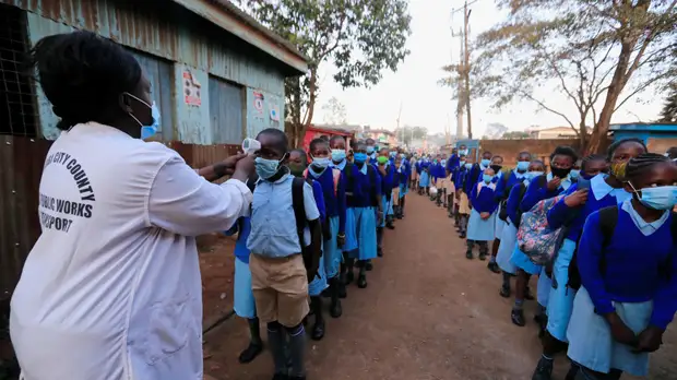 В Кении продлили комендантский час и запретили митинги из-за COVID-19