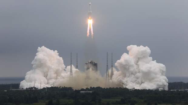 В Роскосмосе назвали места возможного падения неуправляемой китайской ракеты