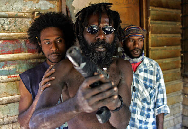 Дикие нравы: будни молодежных банд папуасов Новой Гвинеи