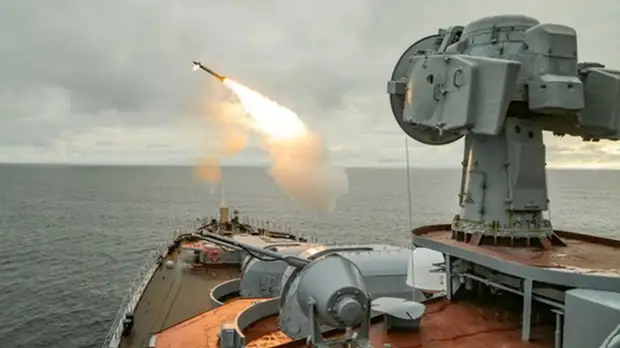 Российские корабли провели учения по защите Севморпути