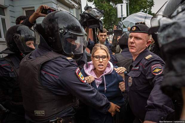 Репрессии будут продолжены: эксперты об аресте Ильи Азара и Любови Соболь Репрессии будут продолжены: эксперты об аресте Ильи Азара и Любови Соболь
