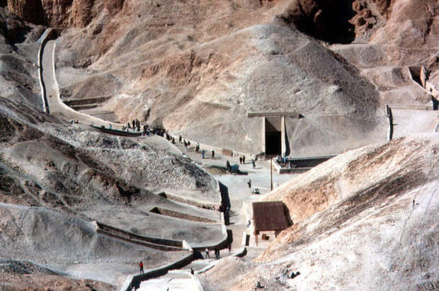Гробница Тутанхамона (KV62), открытая Картером.