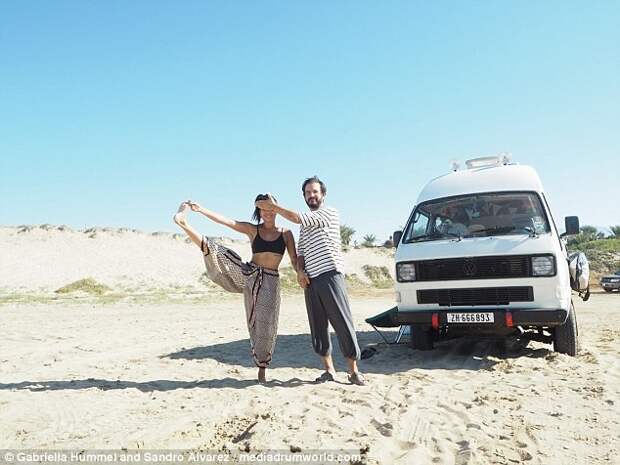 Пара бросила работу и дом, чтобы путешествовать по миру в фургоне дауншифтинг, пара, путешествия