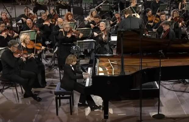 Юный российский пианист занял второе место на конкурсе Моцарта в Зальцбурге