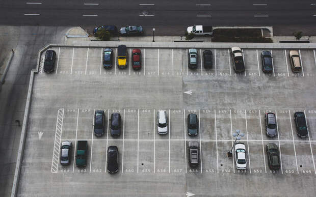 В России вступает в силу закон о парковках