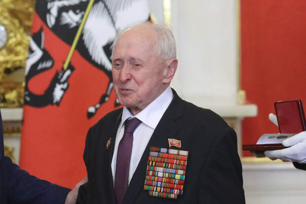 Мошенники украли 400 тысяч рублей у сидевшего рядом с Путиным ветерана