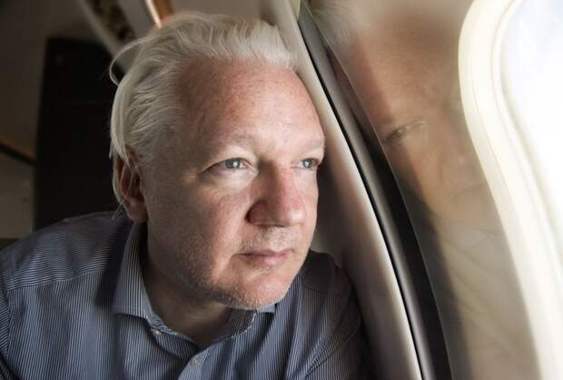 Основатель WikiLeaks Джулиан Ассанж скоро станет свободным человеком: он согласился признать вину по одному из 18 пунктов обвинения.-2