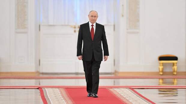 Путин проводит торжественный прием для глав делегаций иностранных государств