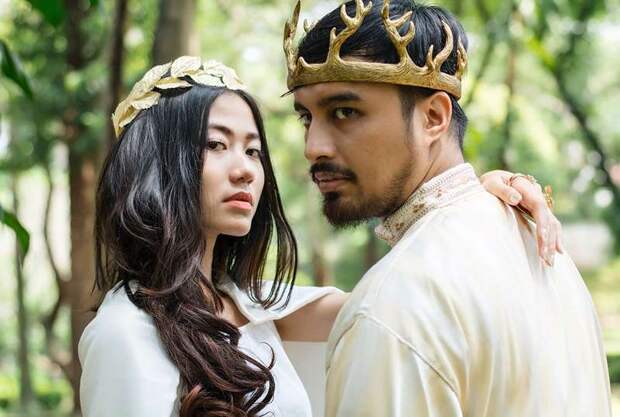 Индонезийская пара устроила стилизованную под «Игру престолов» фэнтези-свадьбу