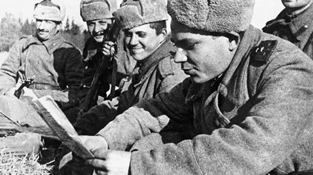 Четыре года побед. Как «Красная звезда» с Новым годом поздравляла Четыре года побед. Как «Красная звезда» с Новым годом поздравляла