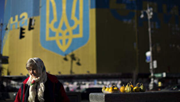 Жительница Украины продает овощи на Площади Независимости в Киеве. 2014 год