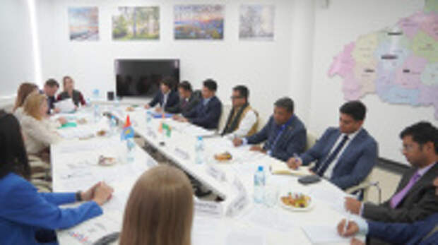 На встрече с министром текстильной промышленности Республики Индия обсудили вопросы сотрудничества в экономической  и образовательной сферах