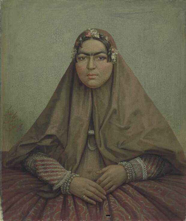 В принципе, портрет иранской красавицы того времени очень напоминает внешность принцессы, так что ничего удивительного в том, что она покорила сердце шаха нет.