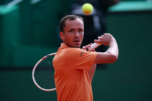 Российского теннисиста оштрафовали за поломку ракетки