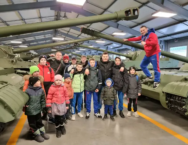 Трудные подростки из Вологды впервые посетили парк «Патриот»