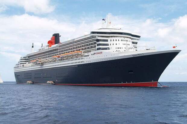 Океанский лайнер Queen Mary 2.
