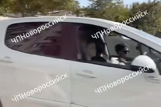 В Новороссийске водитель ездил за рулем с четырехлетним ребенком на коленях