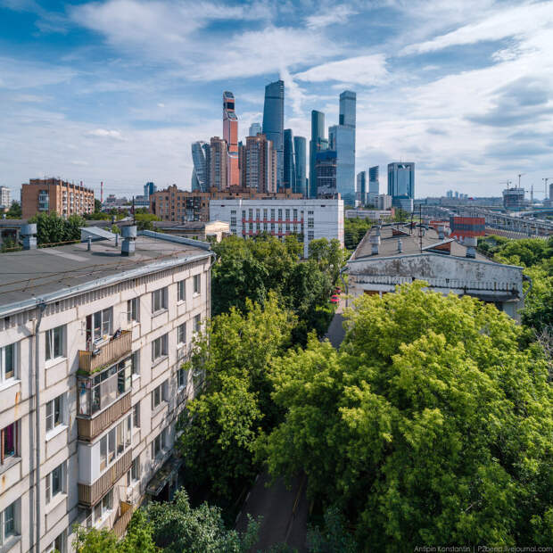 Ансамбль хрущевок вблизи Москвы-сити.
