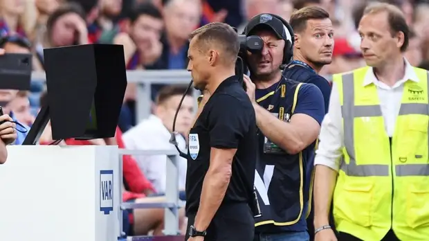 «VAR сыграл против нас, но не против футбола»: что говорили главные тренеры после матча ЦСКА и «Локомотива»