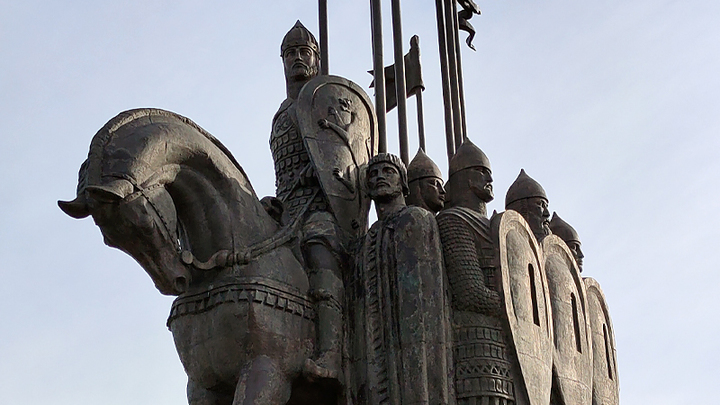 По следам Невского: Почему в год 800-летия великого полководца места боевой славы в запустении По следам Невского: Почему в год 800-летия великого полководца места боевой славы в запустении