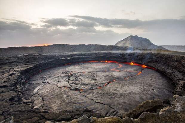 Эрта-Але — постоянно активный базальтовый вулкан в центре долины. Фото: Гарри Ярвелайнен (Harri Jarvelainen: Getty) безжизненное место, вулканы, интересное, фотографии