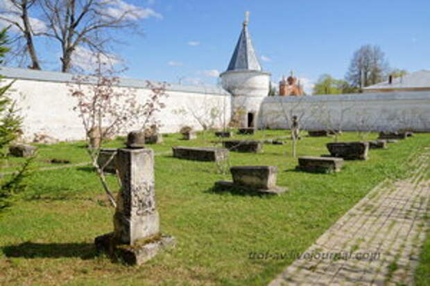 Некрополь, Можайский Лужецкий Ферапонтов мужской монастырь