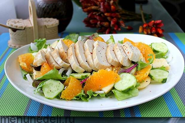 Теплый салат с куриной грудкой