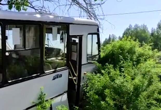 В Свердловской области автобус сбил пешеходов, погибли шестеро