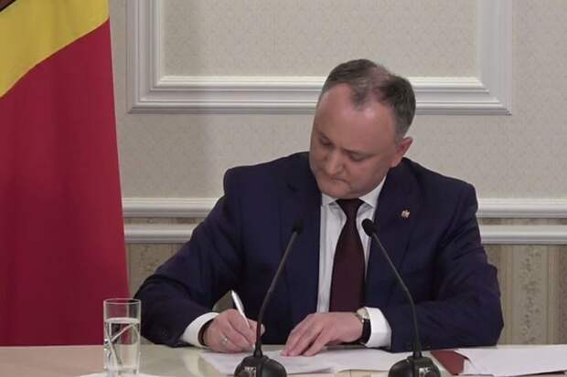 Игорь Додон подписал указ о проведении референдума.