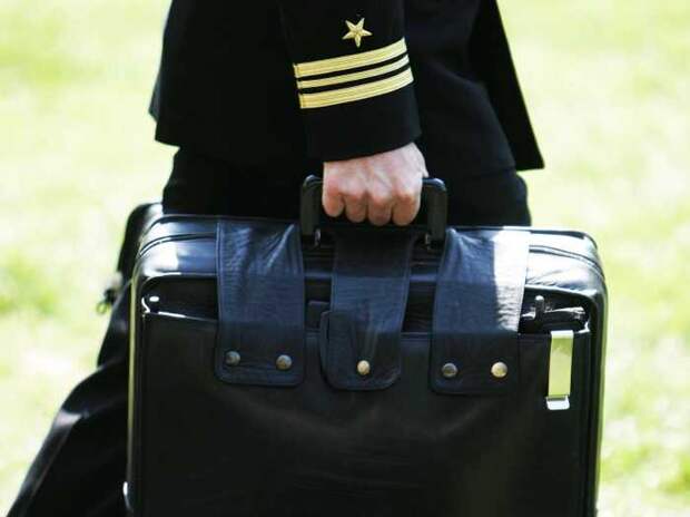 Что находится в чемоданчике у охраны президента?