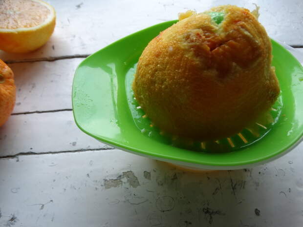 Родом из детства. Выросла и до сих пор помню вкус лукума со вкусом апельсинов. Делюсь домашним рецептом