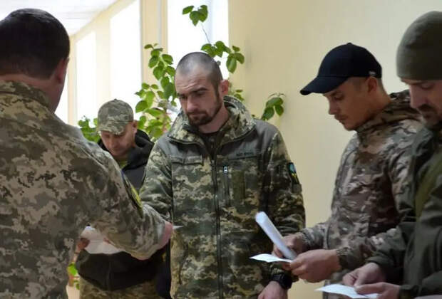 Верховная Рада Украины предлагает постепенно снижать возраст мобилизации, чтобы отправлять в ВСУ молодежь