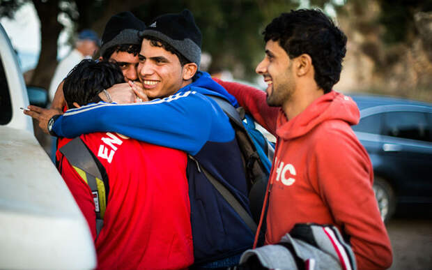 Смех сквозь слезы: фотограф запечатлел искренние улыбки беженцев